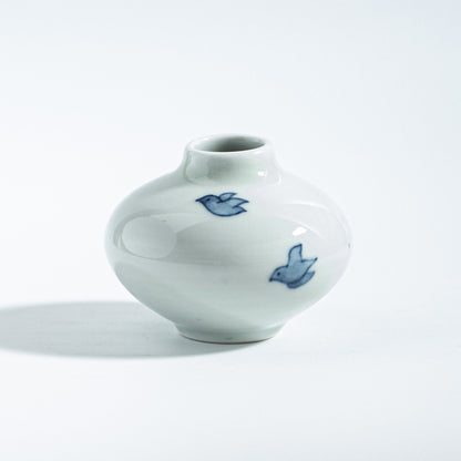 Arita Ware: Tear Bottle "Chidori"